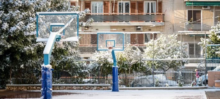 Θεσσαλονίκη: 14χρονος μαθητής γλίστρησε στον πάγο, στο διάλειμμα, και κατέληξε στο χειρουργείο